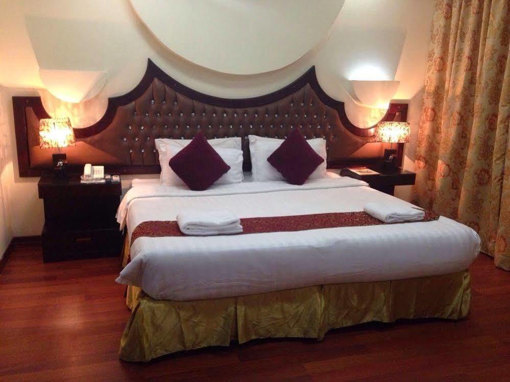 Kenanah Jeddah Hotel Esterno foto